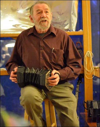 Folksinger John Roberts will join PVFS Song & Story Swap on Jan 9